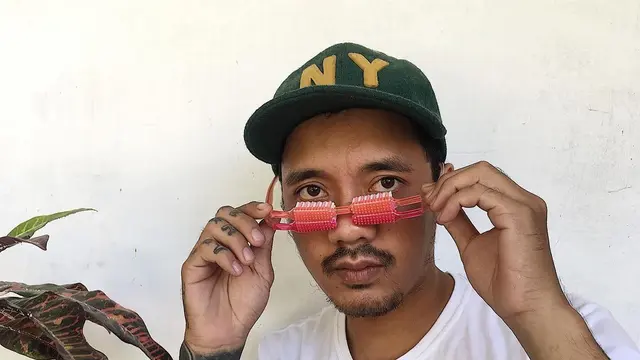 7 Model Kacamata Nyeleneh Ini Malah Bikin Susah Melihat