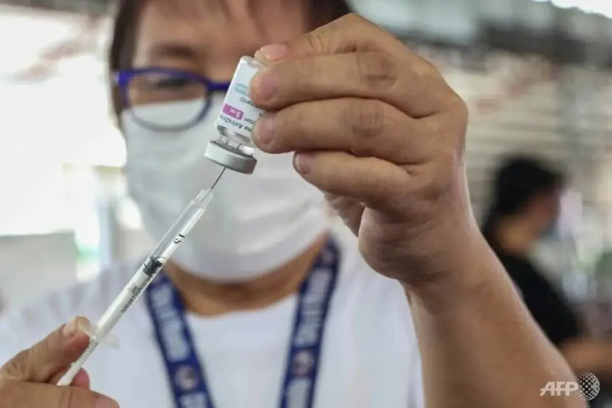 Departemen kesehatan Filipina menangguhkan penggunaan vaksin COVID-19 AstraZeneca pada 8 April 2021 untuk orang di bawah 60 tahun setelah adanya laporan pembekuan darah di luar negeri.