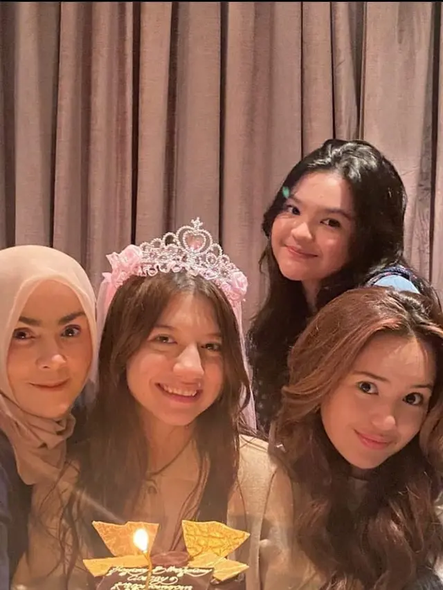 Momen Ulang Tahun Cassandra Lee yang Ke-20, Dirayakan Bersama Sahabat. (Sumber: Instagram/cassandraslee)