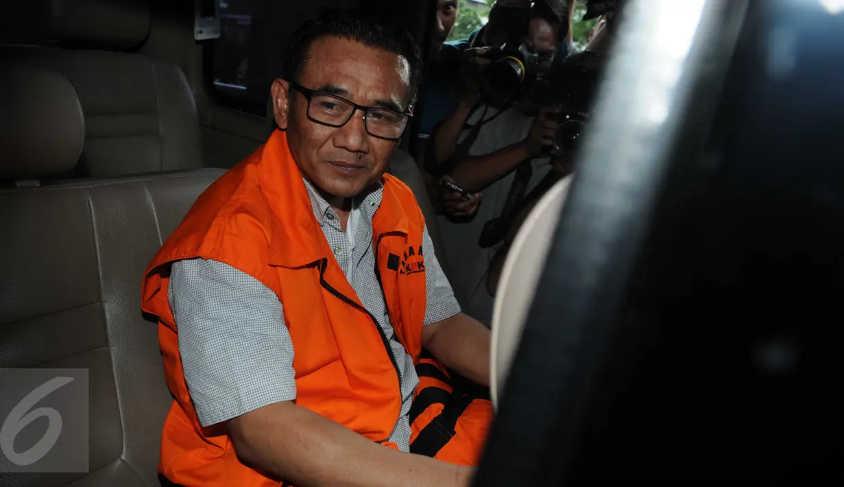 Direktur PT Citra Gading Asritama (CGA), Ichsan Suaidi usai jalani pemeriksaan di Gedung KPK, Jakarta, (23/02). Ichsan Suaidi terjerat kasus dugaan pemberian suap untuk penundaan pengiriman salinan putusan kasasi di MA. (Liputan6.com/Helmi Afandi)