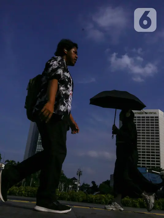 BMKG juga mengimbau masyarakat untuk berhati-hati dalam bertransaksi menggunakan jaringan internet. (Liputan6.com/Angga Yuniar)
