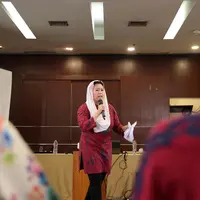 Menjadi salah satu dewan juri di ajang Puteri Muslimah 2017, tokoh perempuan Yenny Wahid menggantungkan harapan kepada 20 wanita berhijab yang telah lolos menjadi finalis Puteri Muslimah Indonesia 2017. (Deki Prayoga/Bintang.com)