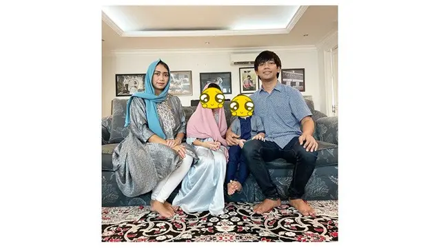7 Potret Mesra Rian D'Masiv dan Istri yang Jarang Tersorot
