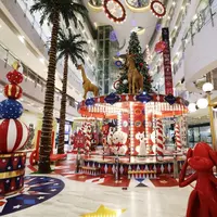 Instalasi karnaval dan area sirkus menjadi highlight dekorasi dan perayaan Natal di Central Park dan Neo Soho Mall yang menghadirkan tema "Bring Back The Joy"