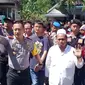 Ratusan warga Desa Pace Kecamatan Silo Kabupaten Jember, menyandera tujuh orang yang terdiri dari WNA dan staf Dinas Energi Sumber Daya Meneral (ESDM). (Liputan6.com/ Dian Kurniawan)