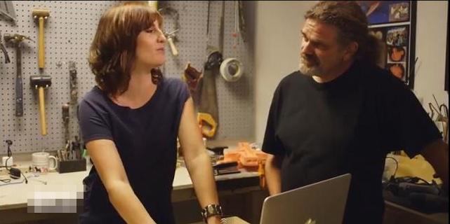 Tim Sedang Membahas Konsep | Foto: copyright Elitedaily.com