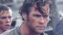 Dalam film ini Hemsworth berperan sebagai Owen Chase. Film ini mengisahkan tentang kecelakaan laut yang terjadi pada sebuah kapal di tahun 1820. Selama 90 hari, awak dan kru kapal terdampar dan berusaha bertahan hidup. (via dailymail.co.uk)