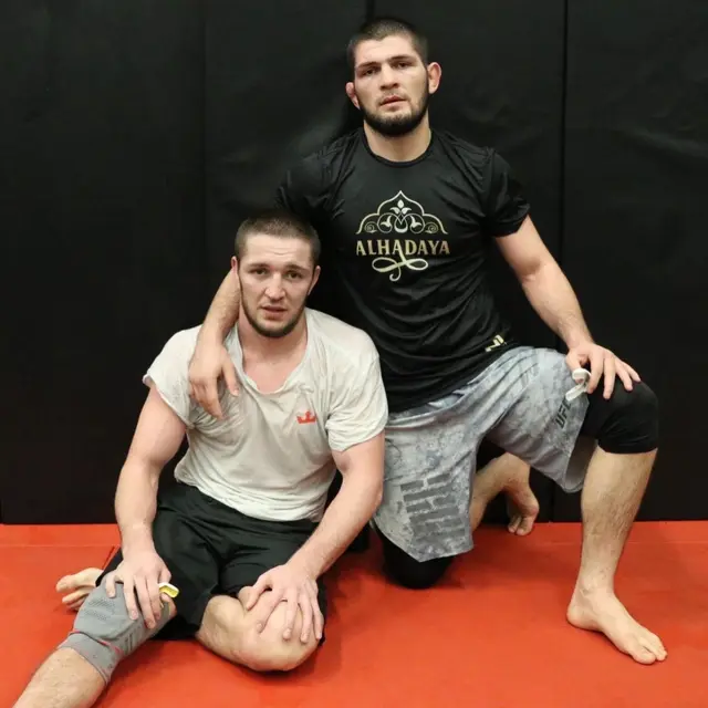 Saygid berpose bareng Khabib Nurmagomedov