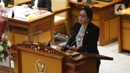 Ketua DPR Puan Maharani berpidato pada Rapat Paripurna DPR RI Ke-16 Masa Persidangan IV Tahun Sidang 2020-2021 di Kompleks Parlemen, Senayan, Jakarta, Jumat (9/4/2021). Rapat juga membahas pembentukan kementerian baru.  (Liputan6.com/Angga Yuniar)