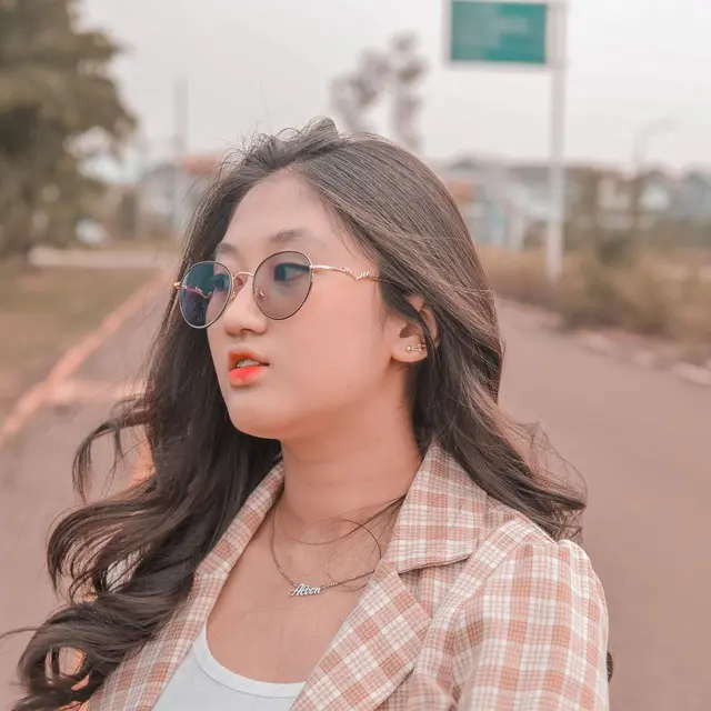 Jarang Tersorot, Ini 6 Potret Cathleen Tricia Adik Larissa Chou