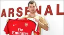 Amaury Bischoff. Gelandang berusia 35 tahun yang sejak musim 2021/2022 lalu memperkuat SR Colmar, klub kasta ke-5 di sepak bola Prancis ini pernah menjadi bagian Arsenal saat didatangkan dari Werder Bremen pada awal musim 2008/2009 dengan nilai transfer 300 ribu euro. Hanya semusim bersama Arsenal dan tampil dalam 4 laga di semua ajang, ia dilepas ke Coimbra pada awal musim 2009/2010 dengan status bebas transfer. (arsenal.com)