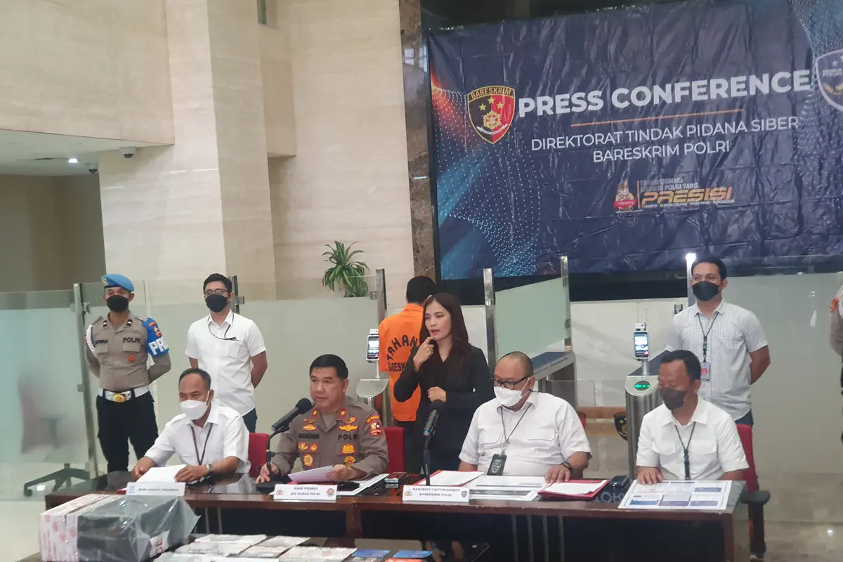 Badan Reserse Kriminal (Bareskrim) Polri berhasil membongkar sindikat penipuan dan pencurian data bermodus manipulasi website.