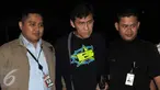 Presdir Agung Podomoro Land, Ariesman Widjaja mendatangi KPK, Jakarta, Jumat (1/4). Harisman menyerahkan diri usai penetapan dirinya sebagai tersangka terkait pembahasan raperda sonasi wilayah pesisir dan pulau-pulau terluar. (Liputan6.com/Helmi Afandi)