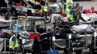 Teganya... Manfaatkan Asiana Celaka, Petugas Maskapai Curi Bagasi