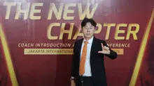 Shin Tae-yong saat diperkenalkan sebagai pelatih kepala Persija yang baru di Jakarta International Stadium, Senin (8/6/2026) siang WIB. (Bola.com/M Iqbal Ichsan)
