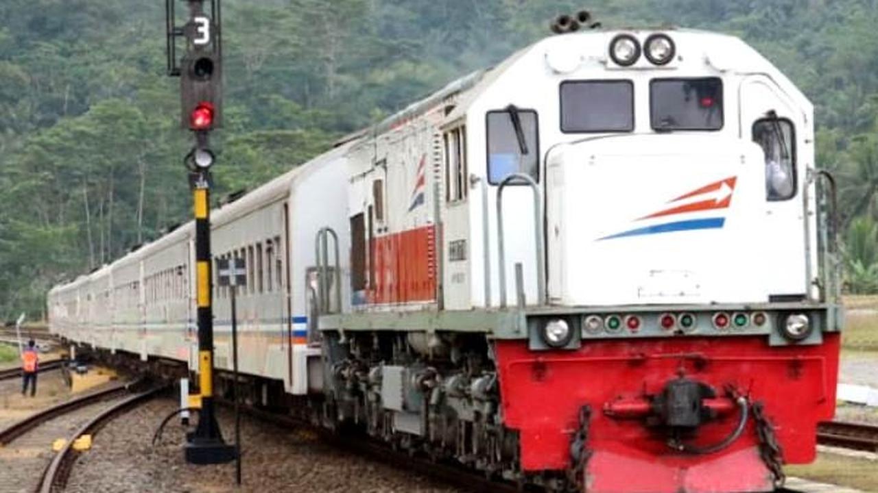 PT KAI memutuskan mengembalikan nama tiga KA Joglosemarkerto menjadi KA Kamandaka. (Foto: Liputan6.com/PT KAI Daop 5 PWT/Muhamad Ridlo)