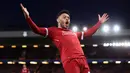 Selebrasi pemain Liverpool, Alex Oxlade-Chamberlain setelah mencetak gol ke gawang Manchester City pada leg pertama perempat final Liga Champions di Anfield, Liverpool, Inggris, Rabu (4/4). Liverpool menang tiga gol tanpa balas. (Peter Byrne/PA via AP)