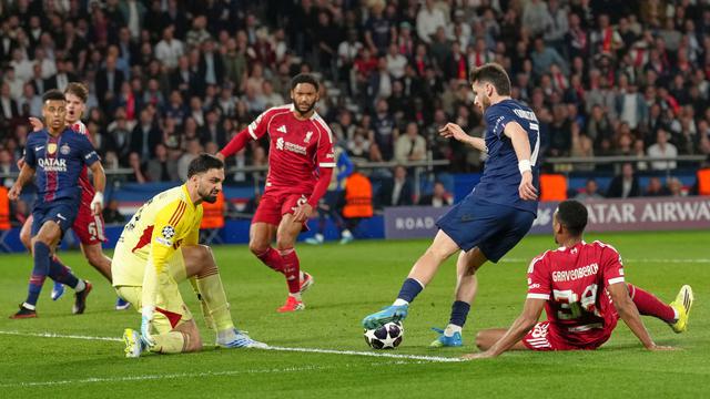 Pemain PSG Khvicha Kvaratskhelia pada laga PSG vs Liverpool