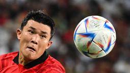 Bek asal Korea Selatan itu dikontrak berdurasi lima tahun. (AFP/Jung Yeon-je)