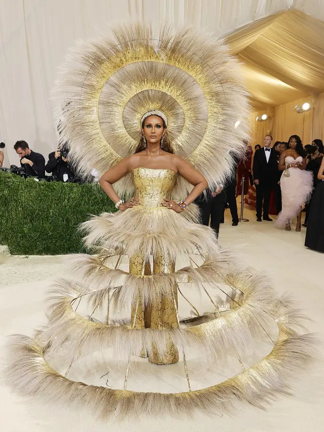 Penampilan 10 Selebriti Dunia di Met Gala 2021, Tampil Memukau