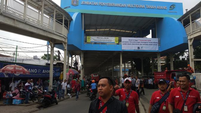 Jembatan Penyeberangan Multiguna (JPM) Tanah Abang atau skybridge Tanah Abang akhirnya bisa digunakan mulai hari ini.