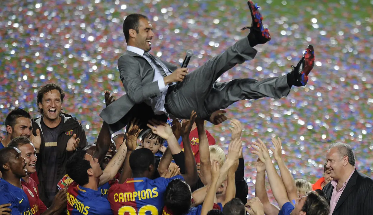 Pep Guardiola kini menjadi satu dari beberapa pelatih yang layak berada di level terbaik di era sepak bola modern. Barcelona, Bayern Munchen, dan Manchester City telah dibawanya mengangkat trofi juara. (Foto: AFP/Lluis Gene)