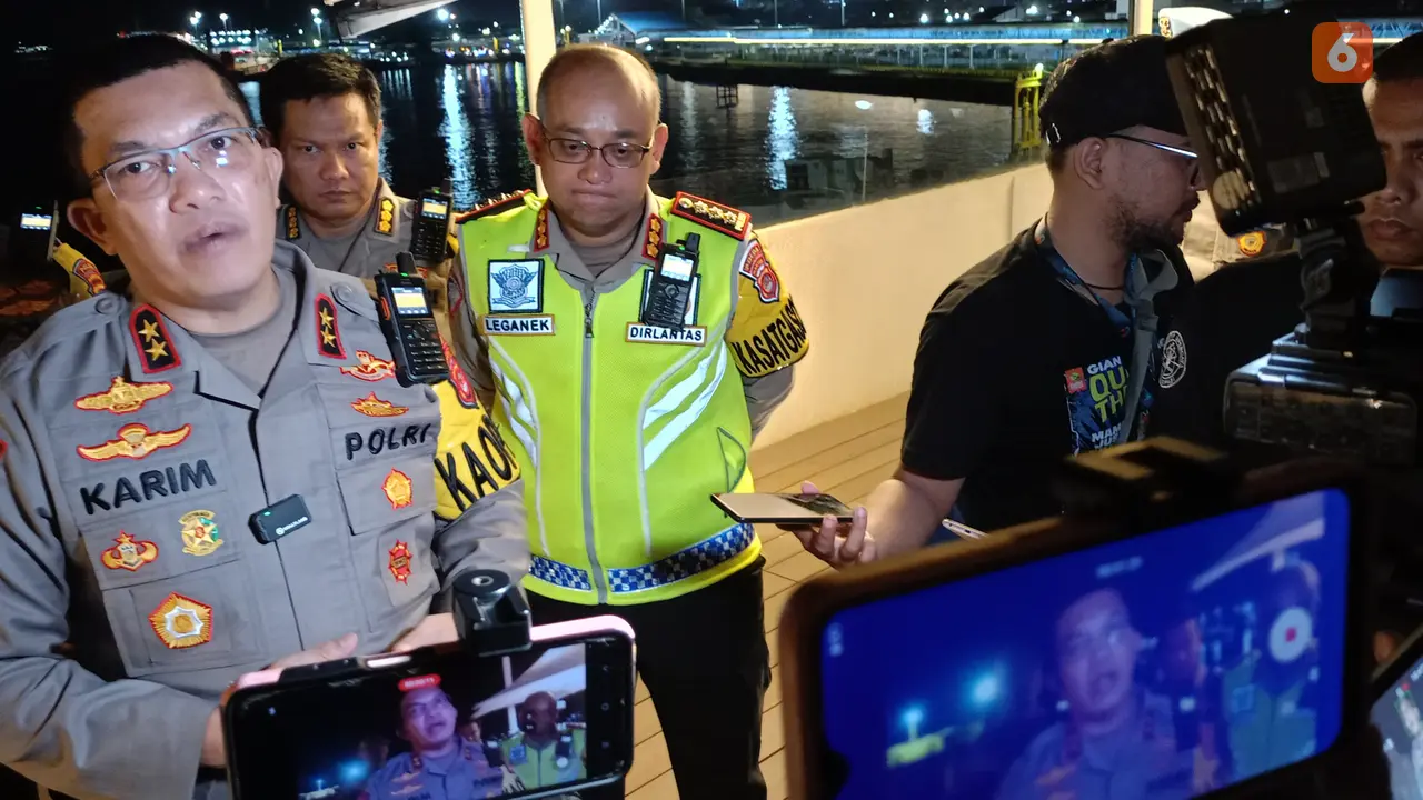 Kapolda Banten, Irjen Pol Abdul Karim, di Pelabuhan Merak. (Senin, 15/04/2024). (Yandhi Deslatama/Liputan6.com).