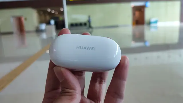Huawei FreeBuds SE (Liputan6.com/Giovani Dio Prasasti)