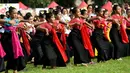 Acara yang melibatkan ratusan anak-anak yang menari tarian tradisional sebagai simbol melepas matahari tahun 2025 dan menyambut 2026 serta untuk menunjukkan identitas, keramahan, dan keindahan budaya Bali. Tampak dalam foto, anak-anak menampilkan tarian tradisional untuk menyambut malam pergantian tahun di Bali, pada Rabu 31 Desember 2025. (SONNY TUMBELAKA/AFP)
