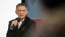 Wakil Ketua Umum PSSI, Iwan Budianto memberikan pernyataan saat konferensi pers Piala Presiden 2022 di Studio Lantai 8 SCTV Tower, Senayan City, Jakarta pada Senin (06/06/2022). (Bola.com/Bagaskara Lazuardi)