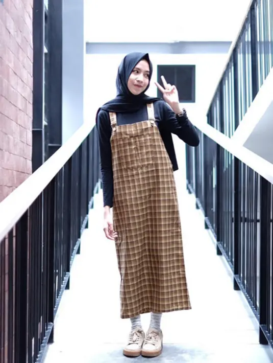 Selain itu Elle gemar mix and match semua baju yang ada dilemarinya agar terlihat menarik dan unik saat ia gunakan. Selain itu ia terkenal dengan gaya Monochrome nya. (via instagram@ameliaelle/Bintang.com)