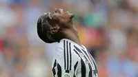 Paul Pogba. Ia didatangkan Juventus secara gratis dari Manchester United pada musim 2012/2013. Dua musim bersama Setan Merah, ia hanya tampil 7 kali. Empat musim di Juventus, ia menjelma menjadi bintang dan tampil dalam 178 laga dengan torehan 34 gol. (Foto: AFP/Marco Bertorello)