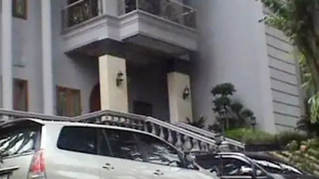 [VIDEO] Ini Rumah Mewah Sutan Bhatoegana yang Digeledah KPK