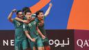 Para pemain Timnas Futsal Indonesia merayakan gol yang dicetak oleh Ardiansyah Nur dalam laga perempat final Piala Asia Futsal 2026 melawan Vietnam di Indonesia Arena, Senayan, Jakarta, Selasa (03/02/2026). (Bola.com/Bagaskara Lazuardi)