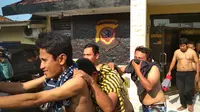 Polisi menangkap 7 orang yang dianggap provokator kisruh sopir angkot dan online. Foto: (Panji Prayitno/Liputan6.com)