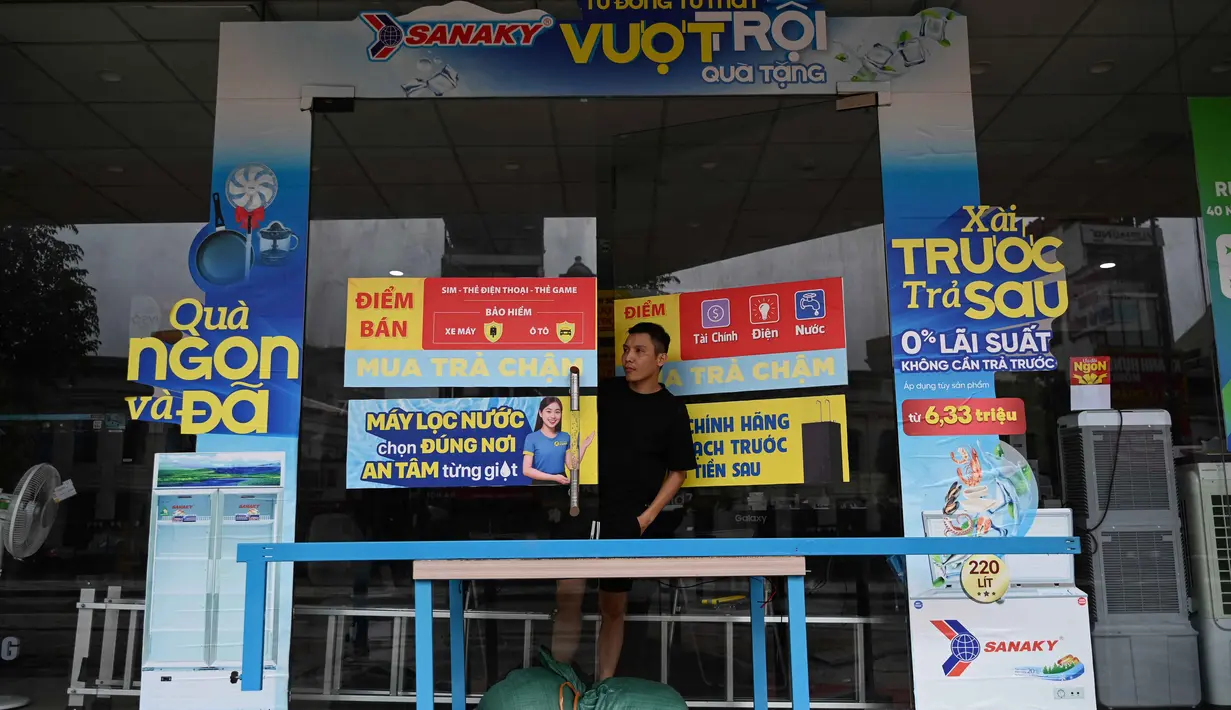 Tentara juga telah disiagakan untuk membantu evakuasi dan penanganan darurat. (Nhac NGUYEN/AFP)