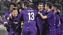 Para pemain Fiorentina merayakan gol yang dicetak Nikola Kalinic ke gawang Juventus. Sempat unggul 2-0, kedua gol Fiorentina dicetak oleh Kalinic dan juga Milan Badelj. (EPA/Maurizio Degl'Innocenti)