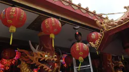 Lampu lampion menjadi salah satu ornamen yang lekat pada perayaan Tahun Baru Imlek. (merdeka.com/Imam Buhori)