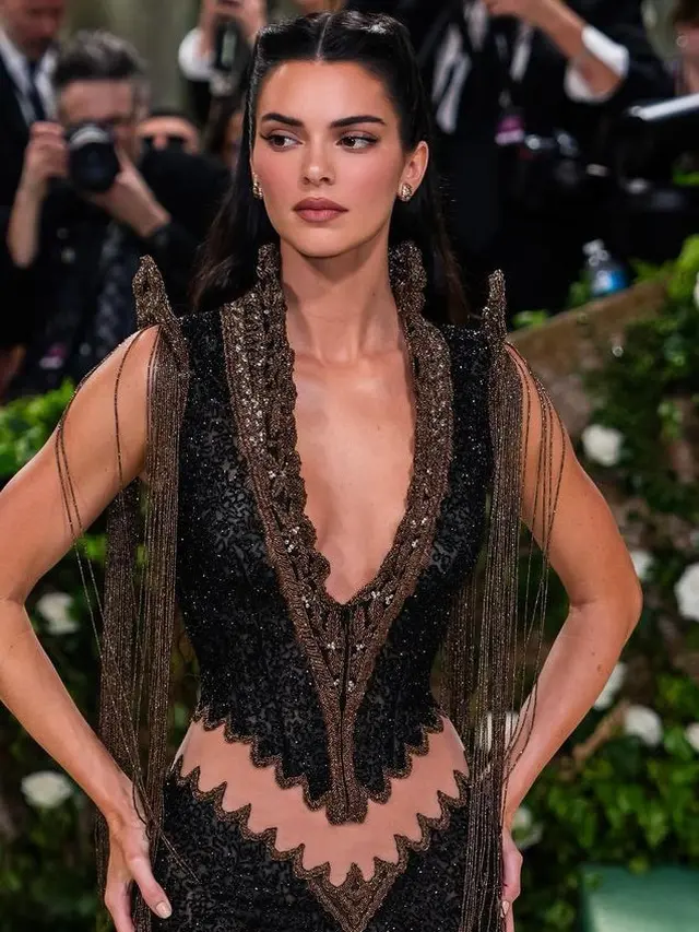 Kendall Jenner. dok. Givenchy