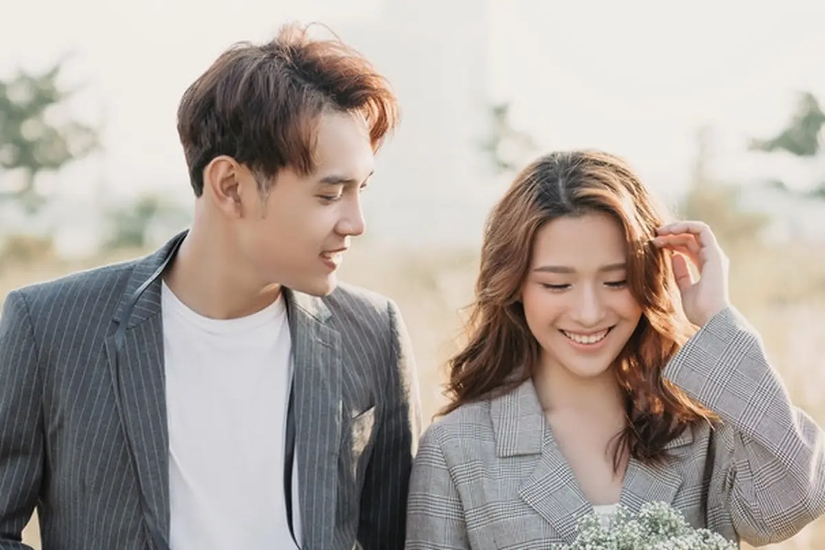 couple kencan bahagia
