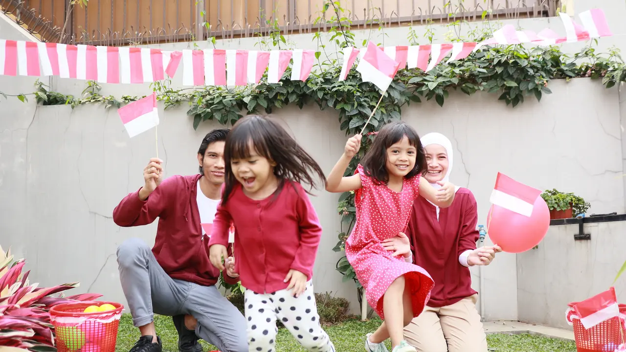 Busana HUT RI keluarga Tri Changcuters