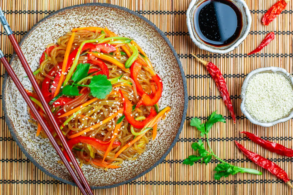 Bihun Instan dengan Rasa Japchae dan Kimchi khas Korea