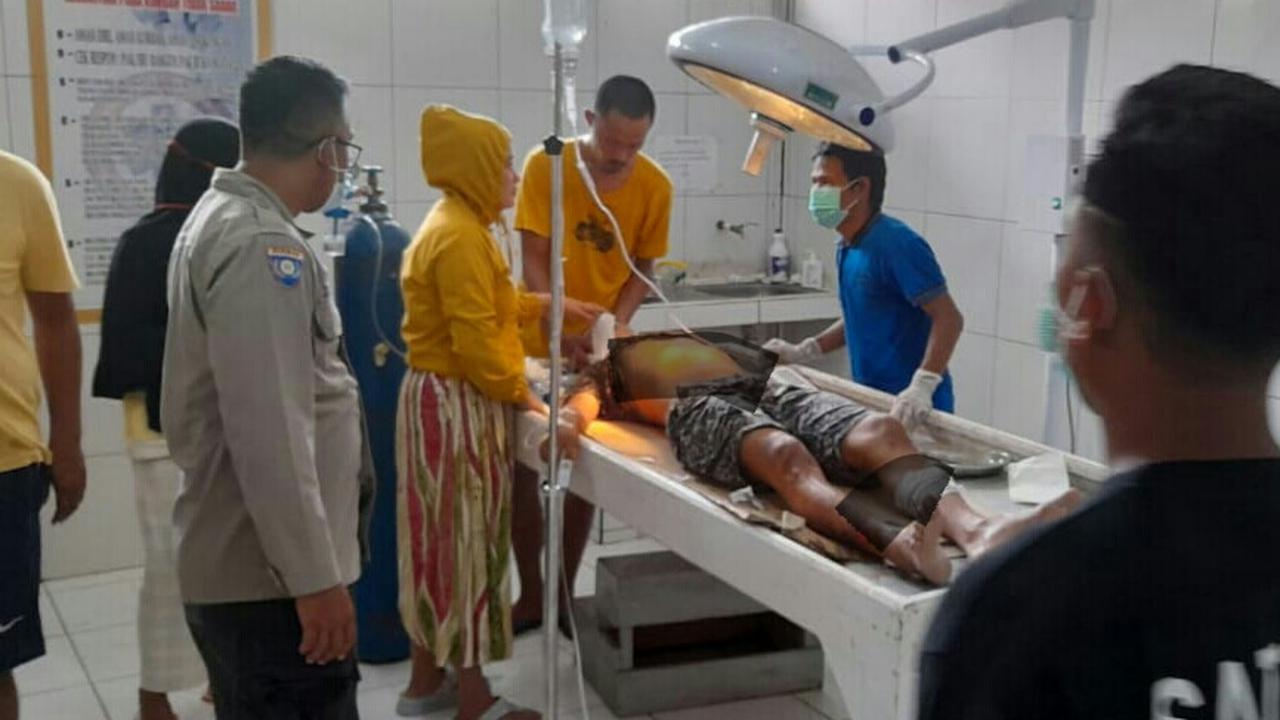 Korban mengalami luka pada bagian kepala dan kaki seingga korban dirawat di RS Bolmong Selatan dan dirujuk ke RSUP Prof Kandow Malalayang Manado.
