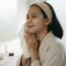5 Tips Double Cleansing untuk Makeup Waterproof agar Kulit Bersih Maksimal
