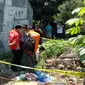 Caption: Tim Inafis Polres Bogor sedang sedang melakukan olah TKP di lokasi temuan mayat Grace Gabriela di Perumahan Bogor Asri, Kelurahan Nanggewer, Kecamatan Cibinong, Bogor, Senin (7/5/2018). (Liputan6.com/Darno)