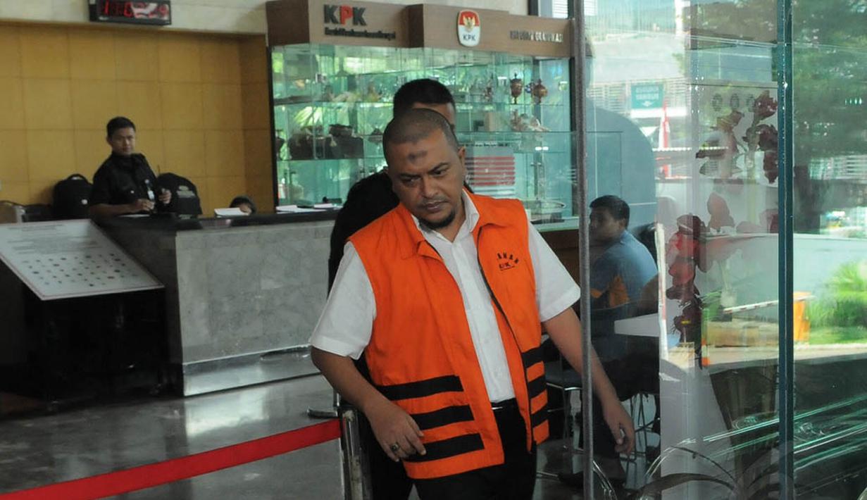 Tersangka kasus dugaan korupsi dermaga Sabang, Ramadhani Ismy menjalani pemeriksaan KPK, Jakarta, Rabu (20/8/14). (Liputan6.com/Herman Zakharia)
