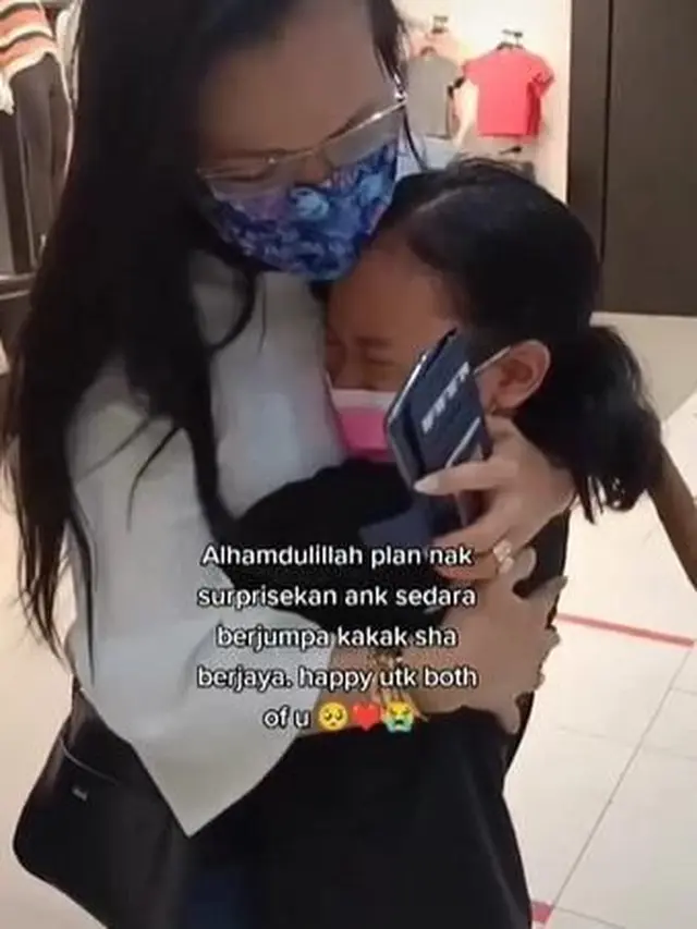 Momen Haru Ibu dan Anak Bertemu Setelah 2 Tahun Terpisah, Menangis di Mal
