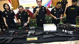 Sepanjang tahun 2012-2013 KPU Bea dan Cukai Tipe A berhasil melakukan pencegahan barang impor berupa 18 pucuk senjata air soft gun, Tanjung Priok, Jakarta, Selasa (29/4/2014) (Liputan6.com/Faizal Fanani).
