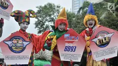 Badut menyosialisasikan sistem tilang Electronic Traffic Law Enforcement (ETLE) kepada pengunjung car free day (CFD) di Bundaran HI, Jakarta, Minggu (25/11). Sosialisasi ini untuk memperkenalkan sistem ETLE kepada masyarakat. (Merdeka.com/Iqbal Nugroho)