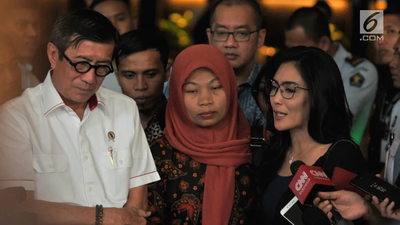 Ekspresi Baiq Nuril Usai Bertemu Menkumham Yasonna Laoly